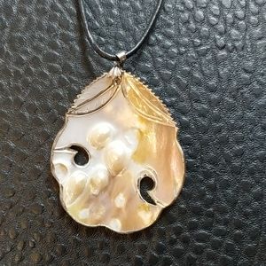 Reversible mother of pearl neclace